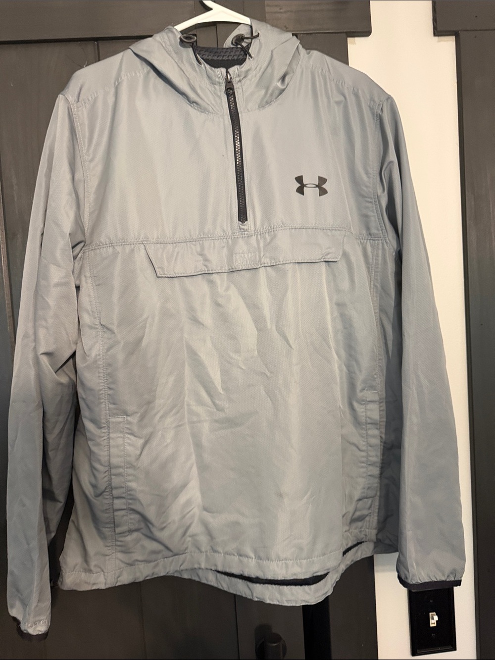 Under Armour Men's Light Gray Hooded Windbreaker Pullover